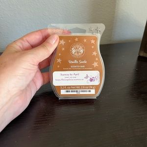 Scentsy melts in Vanilla Suede.